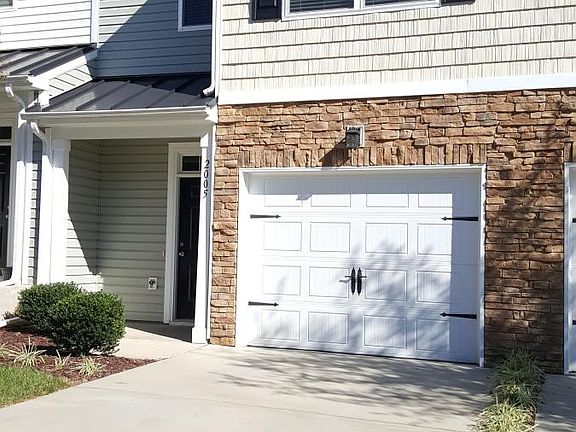 Entrance/ garage