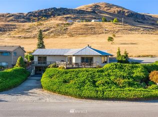 533 Mountain View Dr, Chelan, WA 98816