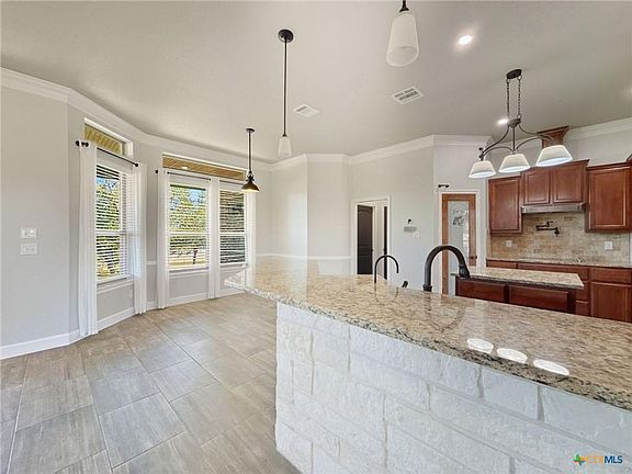 3rd image of 1066 Vista Dr