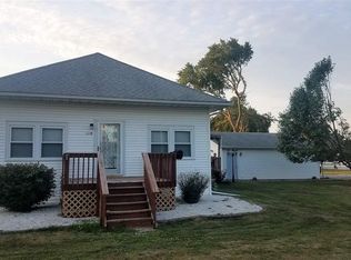 110 W 4th St, Bowen, IL 62316