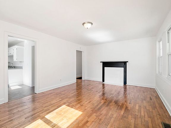 3rd image of 273 Caulder Cir