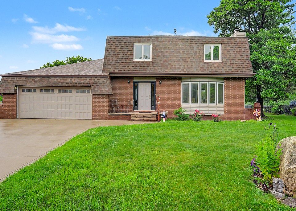 1st image of 302 Village Cir