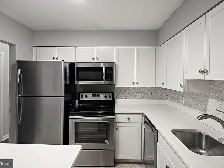 10133 Prince Pl #303-12C — Photo 9