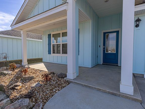 3rd image of 21902 Aleutian Ave