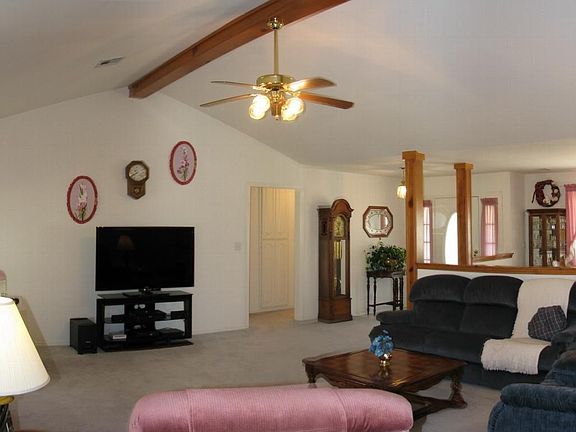 4th image of 1014 E Woods Dr