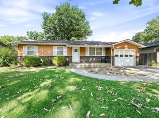 1209 N Sunset Dr, Mulvane, KS 67110