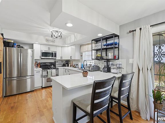 4th image of 312 Littleton Ave #804