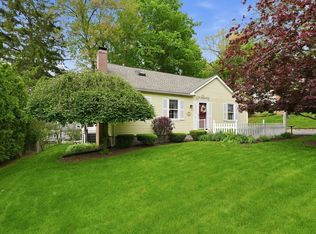 29 Crescent Hl, East Longmeadow, MA 01028