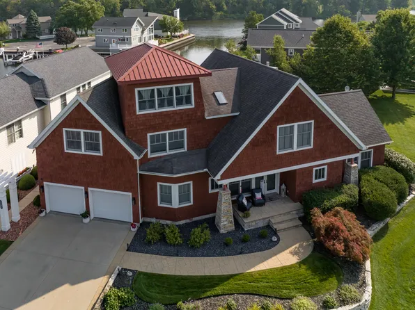 2491 Bay Pointe Dr, Saint Joseph, MI 49085