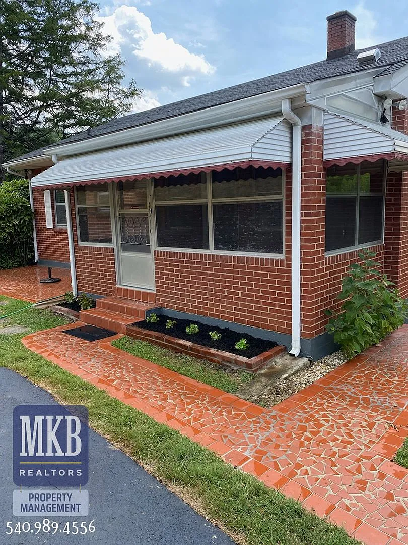 Roanoke County 2 Bedroom and 1 Bath - Lawn Care Provided - Visit Today! — Photo 2
