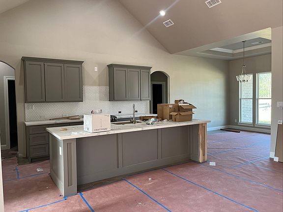 3rd image of 215 Oakwood Dr