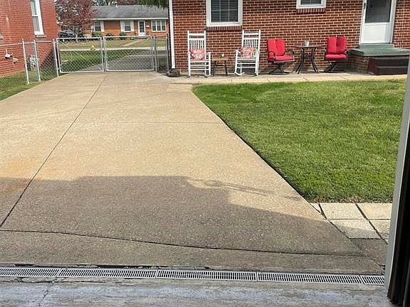 3rd image of 3626 Hawthorne Dr