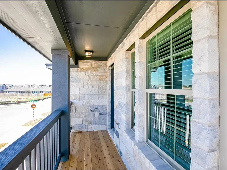 129 Goldfinch Dr — Photo 32