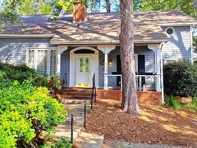 6225 Olde Towne Dr #B — Photo 2