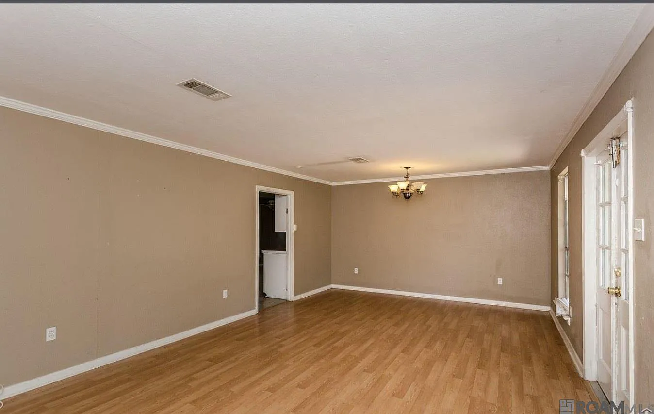 5 bed, 2230 sqft, $2,250 — Photo 4