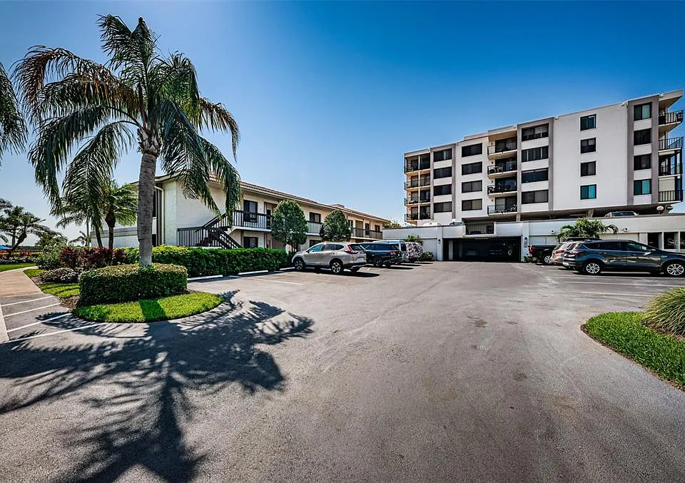 6295 Bahia Del Mar Cir #405