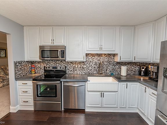 5th image of 22364 Rock Creek Cir