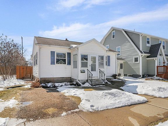 2nd image of 2513 Moland Street