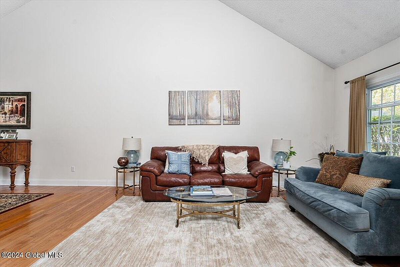 4th image of 24 Ridgefield Drive