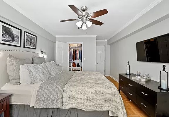 5th image of 333 E 75th St APT 7A