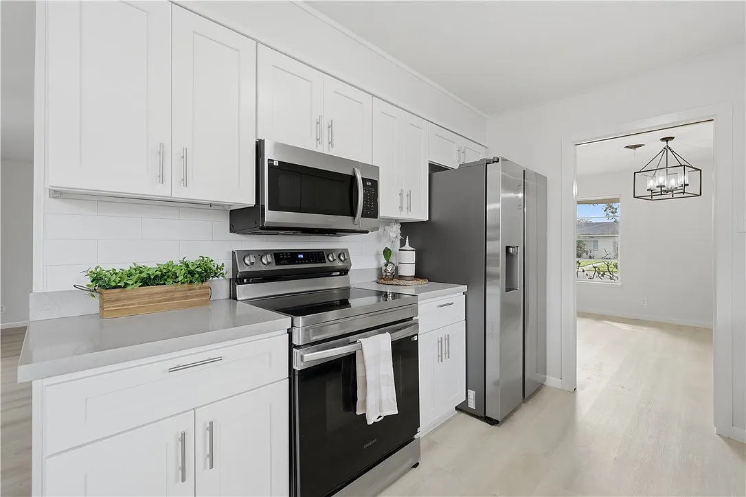 3 bed, 2.0 bath, 1869 sqft, $2,175 — Photo 3