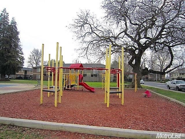 2nd image of 4447 Townehome Dr