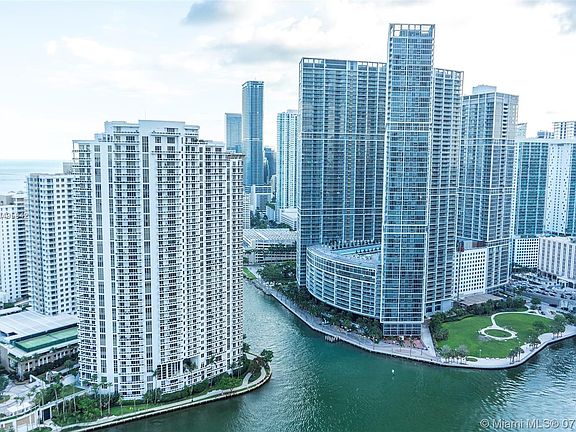2nd image of 325 Biscayne Blvd APT 3919