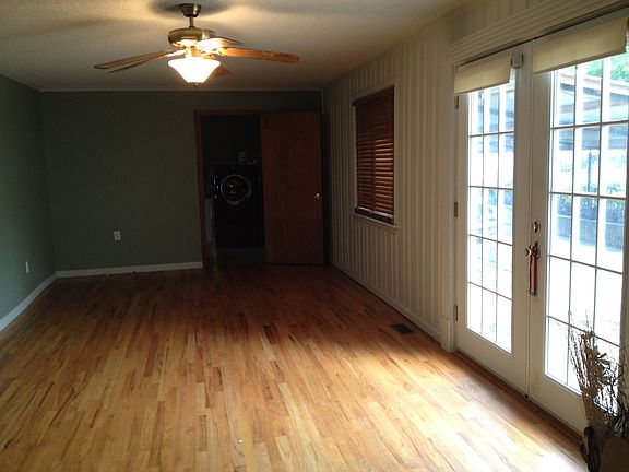4th image of 4423 Oakwood Dr