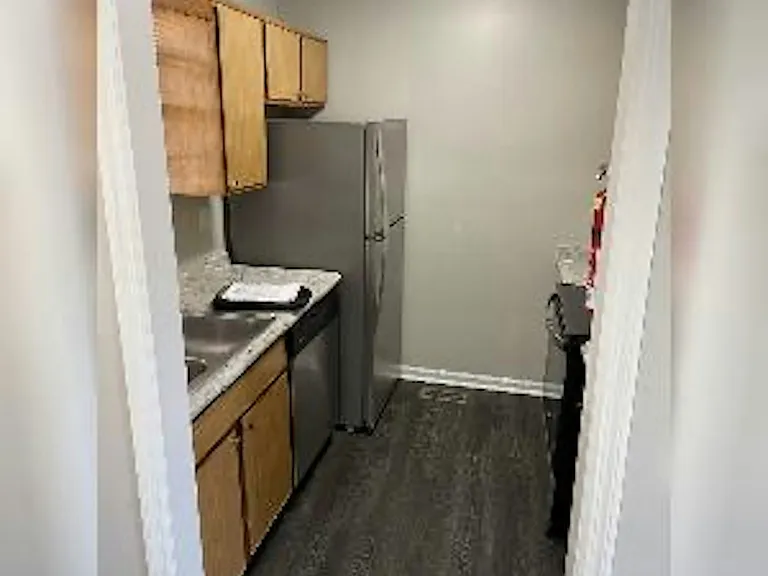 Mason Court Apartments — Photo 14