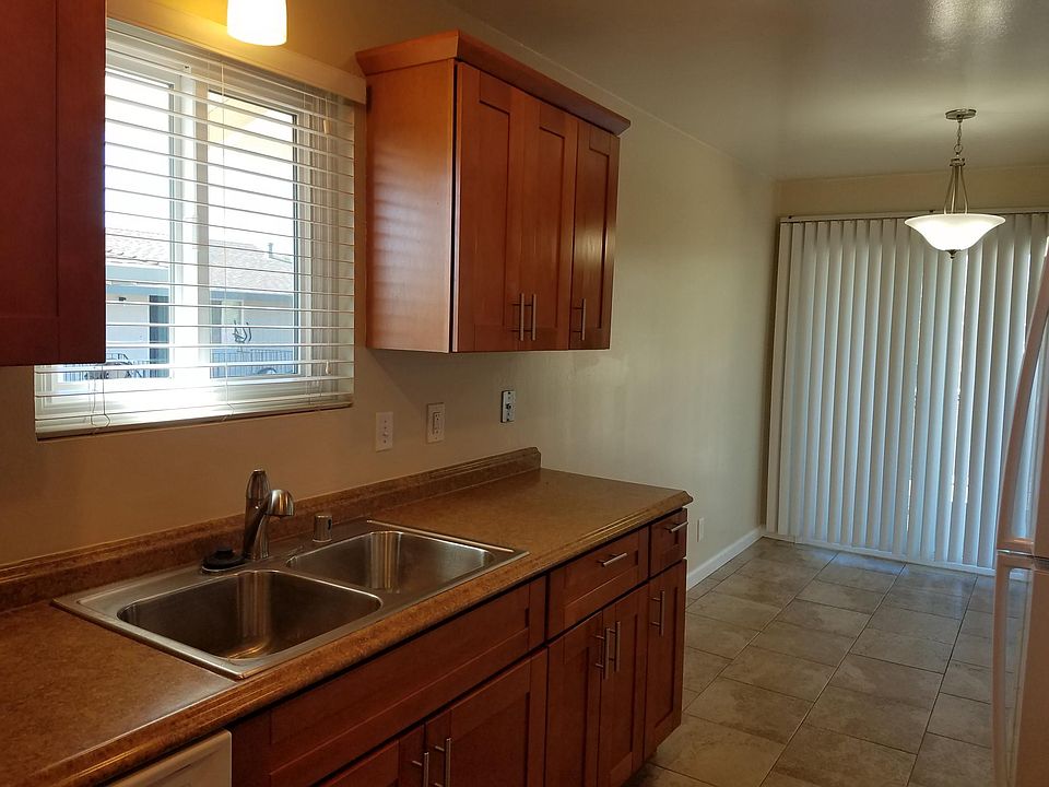 1st image of 874 Castlewood Dr APT 4