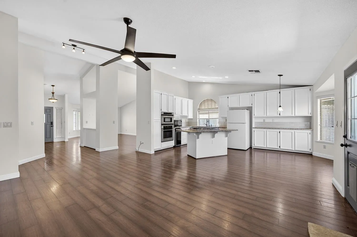5119 Stoneglen Way — Photo 3