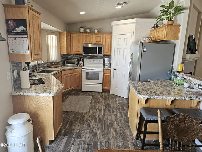1740 Quartz Ln — Photo 11