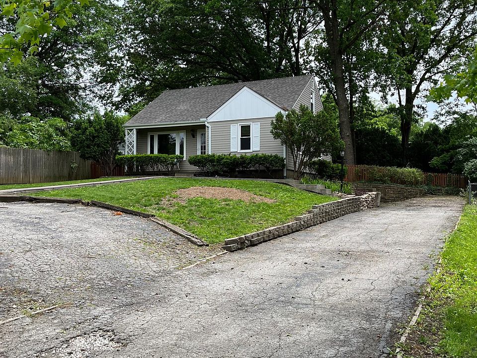 Front of House facing North.