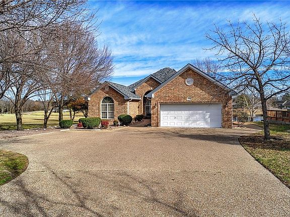 3rd image of 535 Kiowa Dr W
