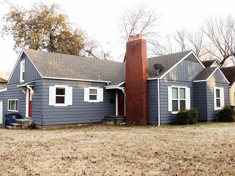 1st image of 203 S Knoxville Ave