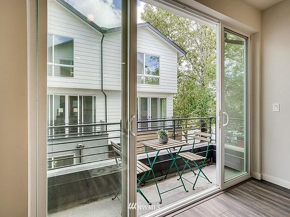5th image of 7122C Beacon Ave S