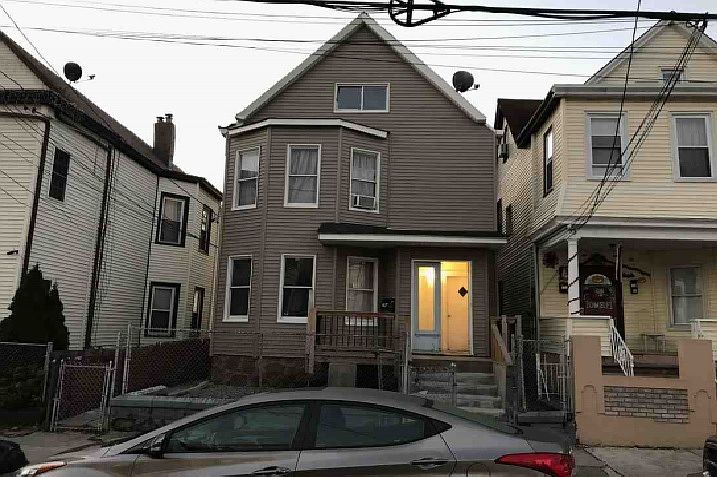 2nd image of 71 Quincy St