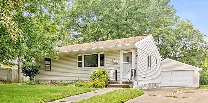 1st image of 833 21st Ave N