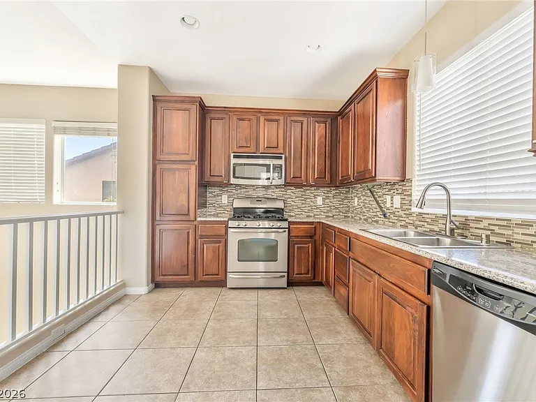 6446 Oak Savanna Ct — Photo 8