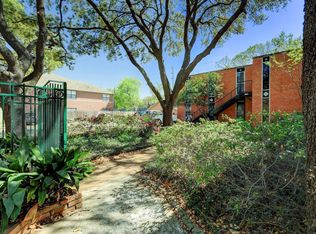 1112 W Lawrence St #11, Houston, TX 77008