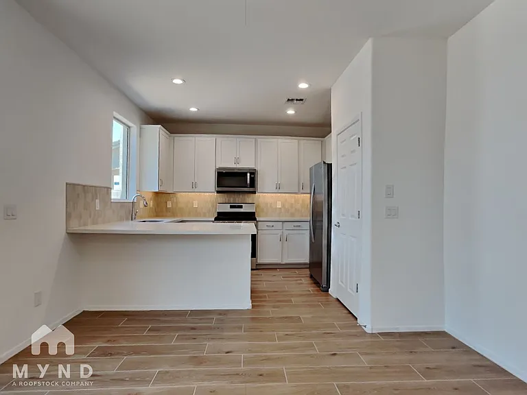 10758 W McKinley St — Photo 7