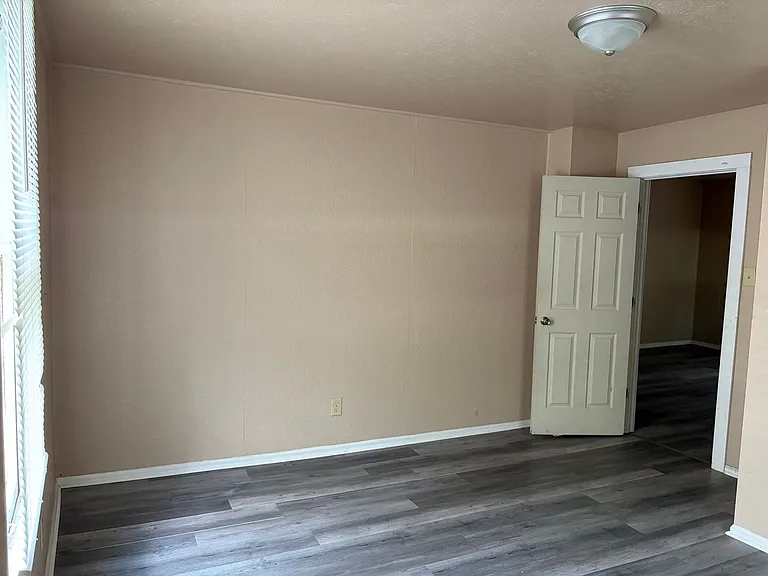 2126 N Main Ave — Photo 6