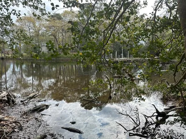 11 Oyster Point Dr, Reedville, VA 22539