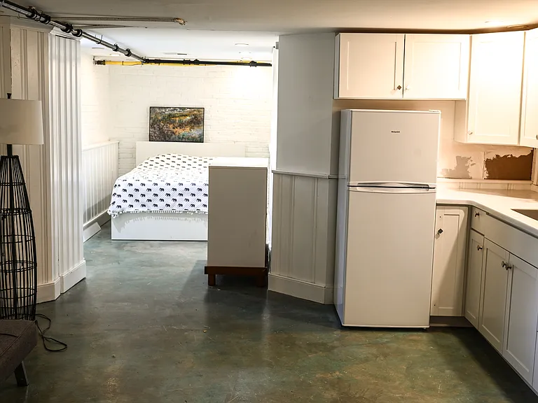 711 W 25th St — Photo 2