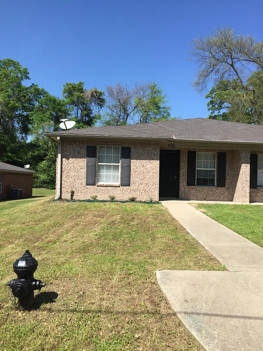 Building Photo - 10834 Kiamichi Dr