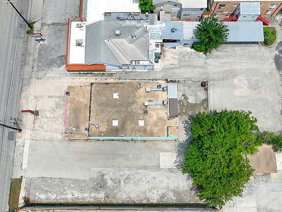 3rd image of 3214 E Broadway