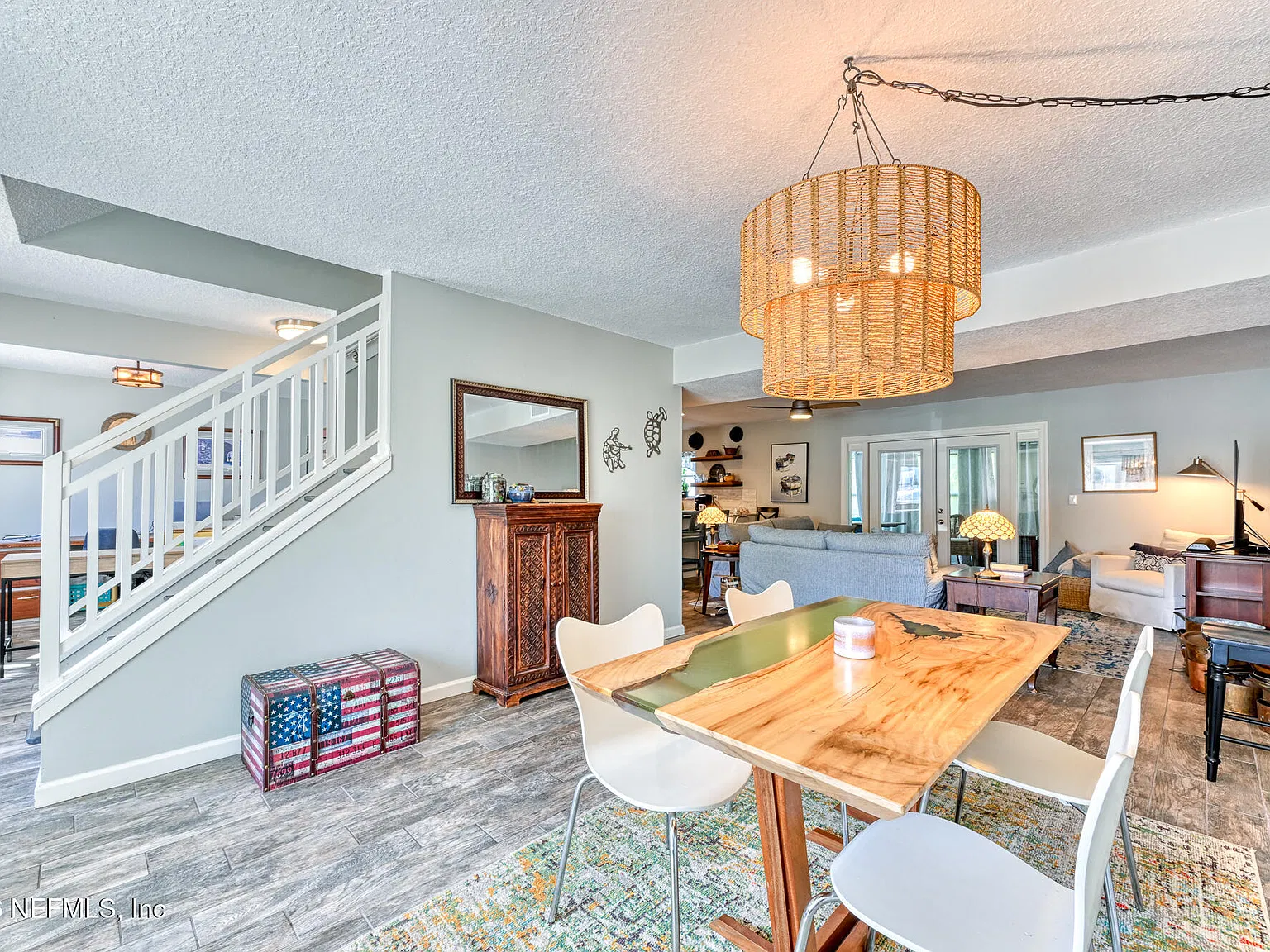 3 bed, 2.5 bath, 1960 sqft, $3,995 — Photo 2
