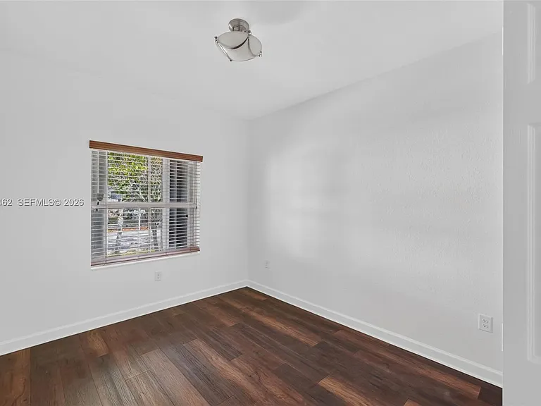 236 SE 32nd Ave — Photo 9