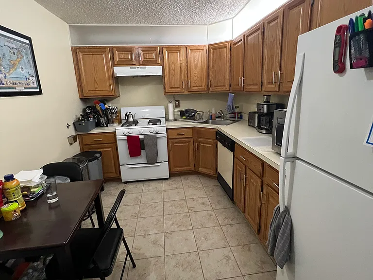 229 Kempsey Dr — Photo 2