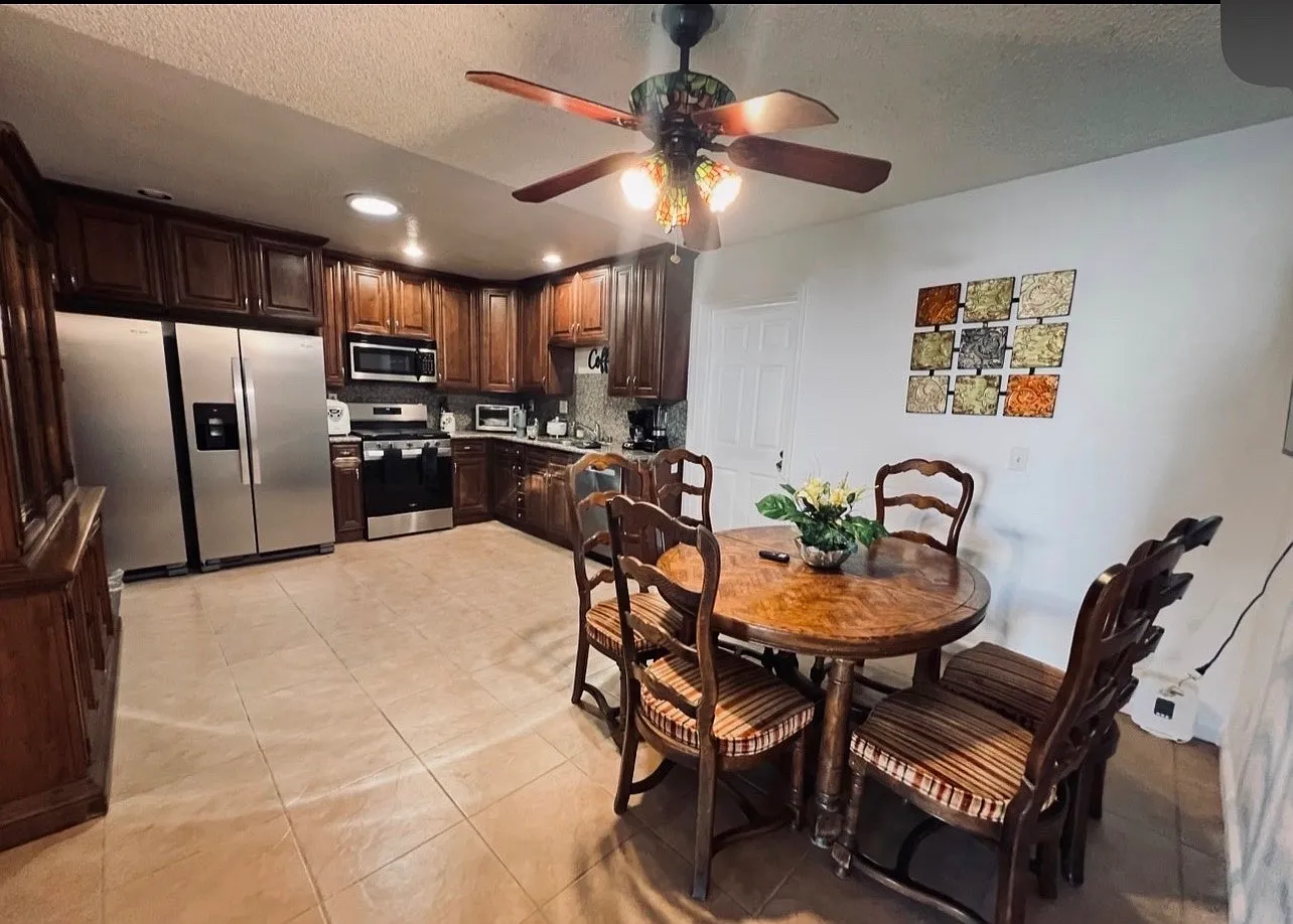3 bed, 1000 sqft, $3,800 — Photo 2